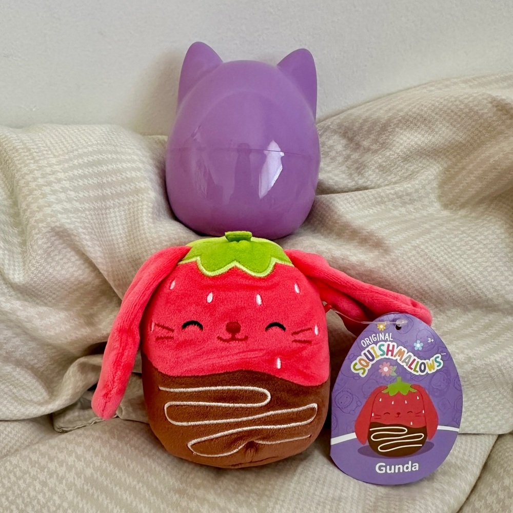 Brand New 4” Gunda the Bunny Easter Mystery Squad Squishmallow with Capsule
